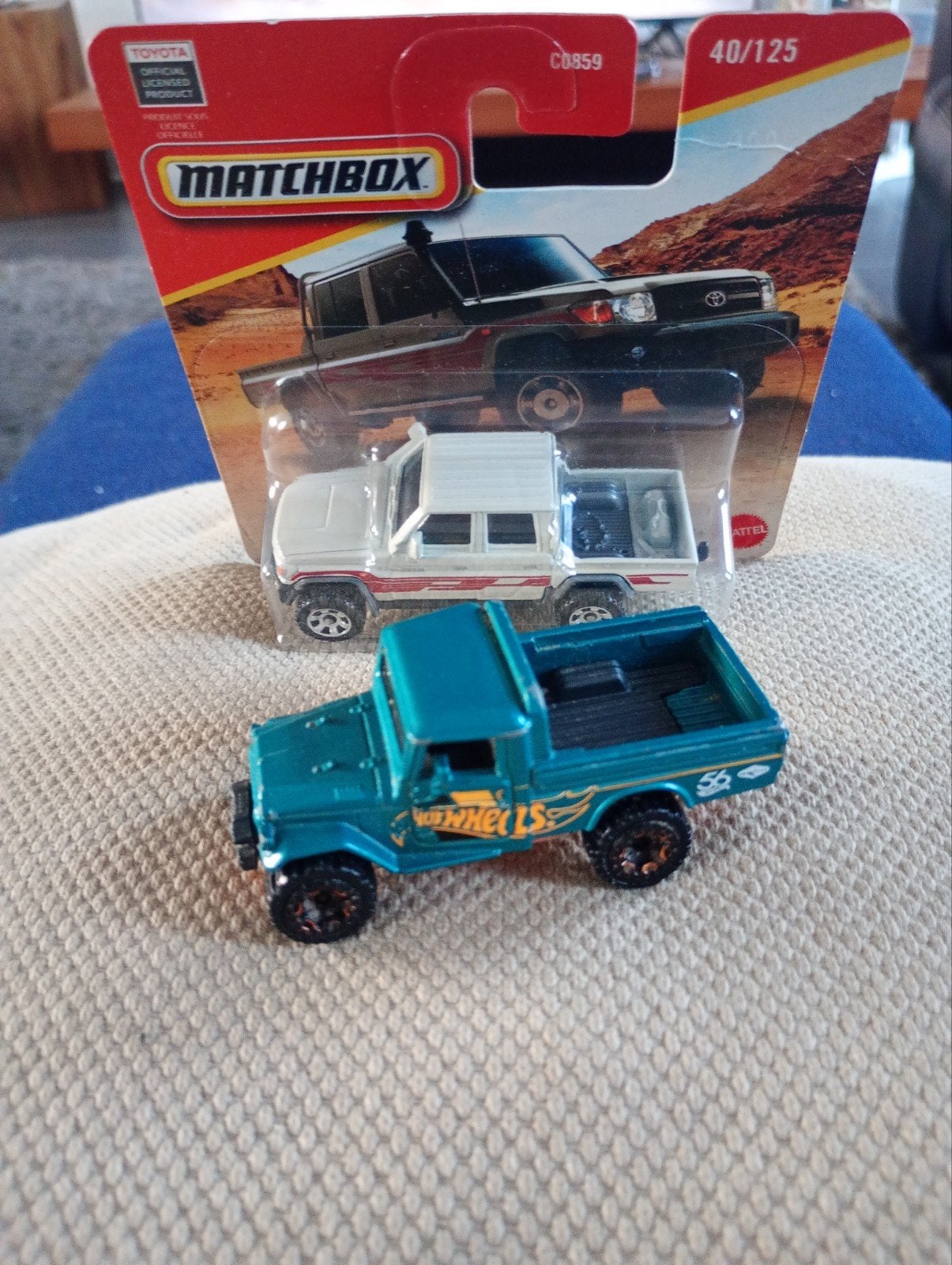2 x Toyota Land Cruiser, Hobby en Vrije tijd, Modelauto's | Overige schalen, Ophalen of Verzenden