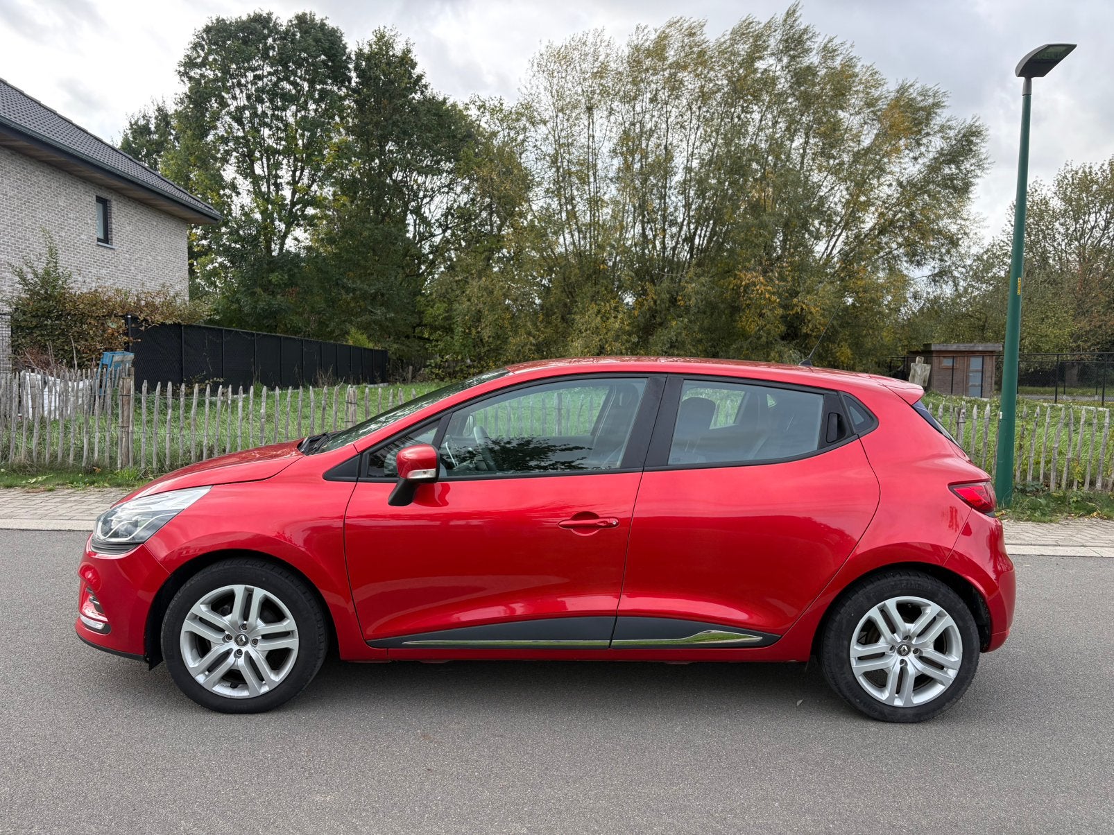 Renault clio 1.2 benzine# #90000km #Bluetooth #Navi #Led##, Auto's, Voorwielaandrijving, Stof, 4 cilinders, Adaptive Cruise Control