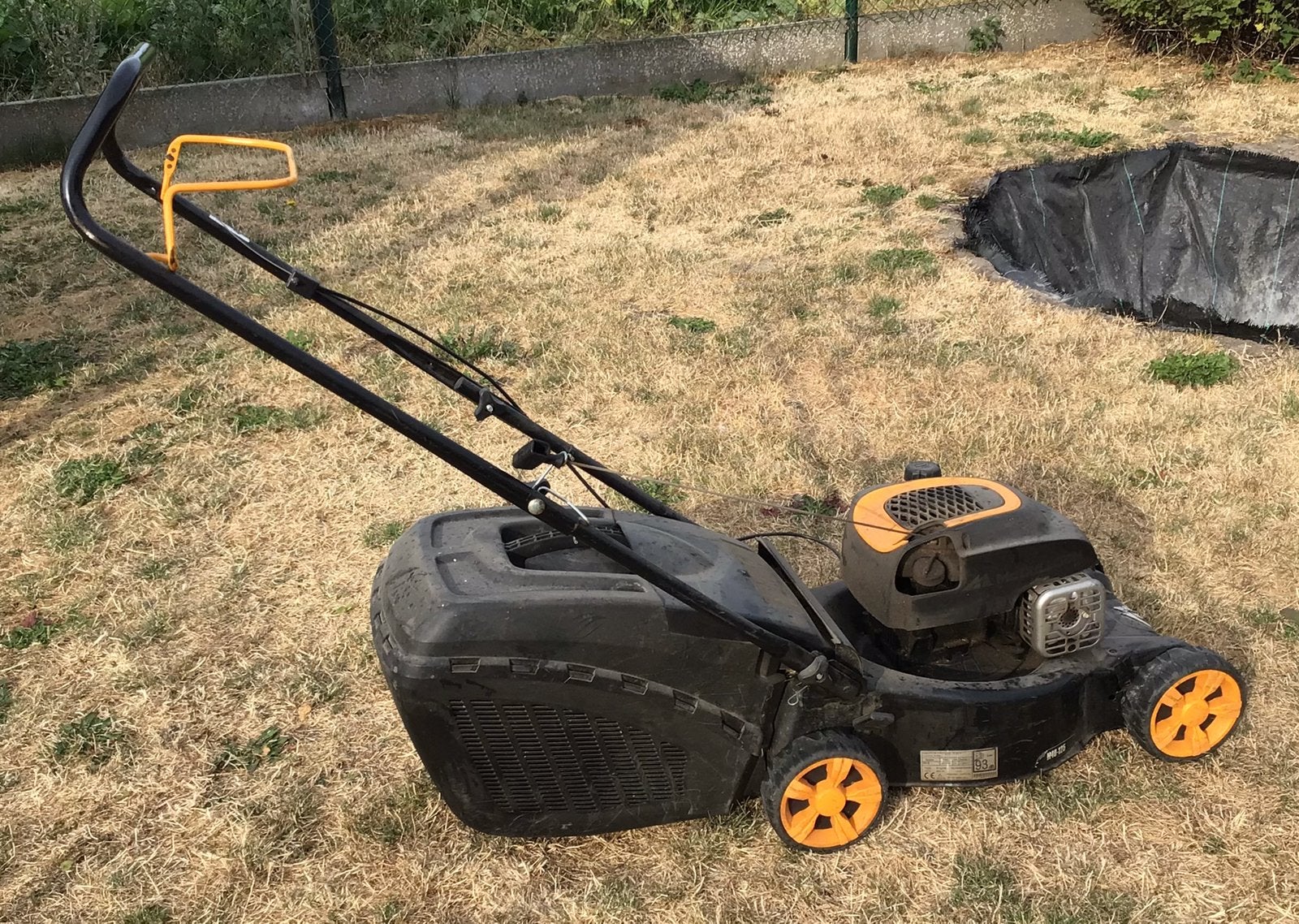 Kleine grasmachine op benzine, Enlèvement, Utilisé