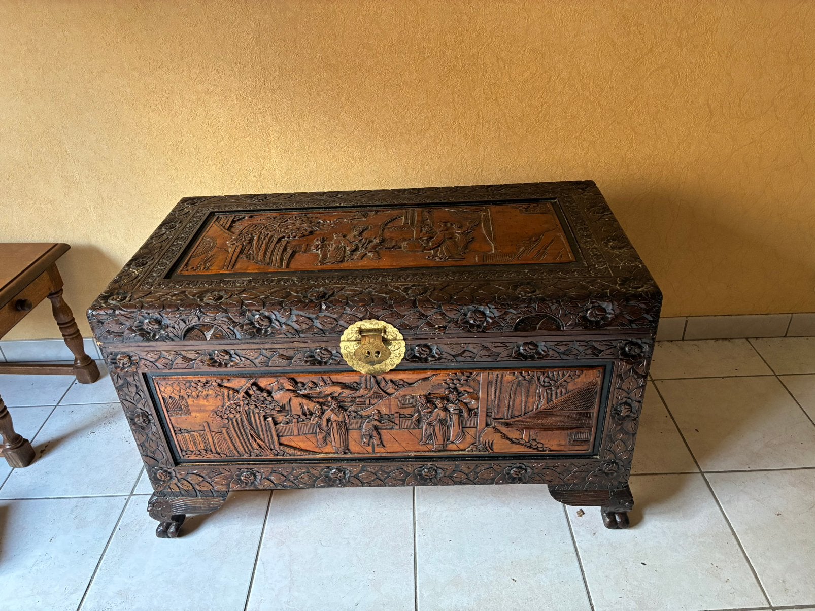 Boîte chinoise en bois de camphre, Maison & Meubles, Enlèvement