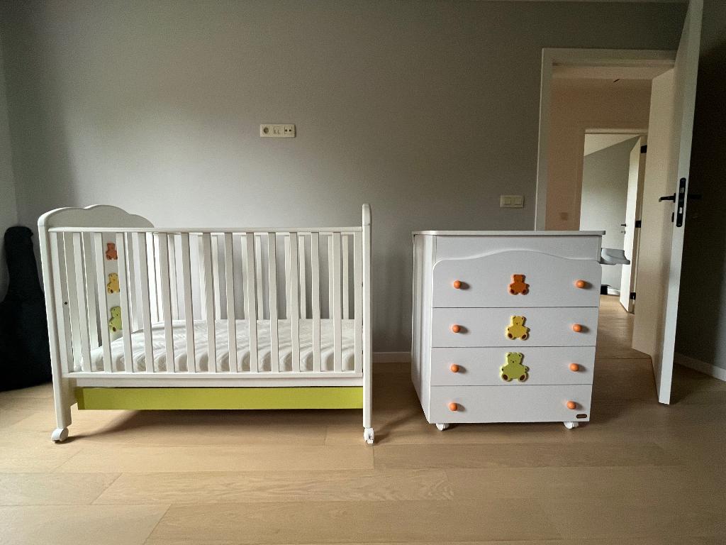 Baby kamer - bed and commode, Ophalen, Zo goed als nieuw, Commode