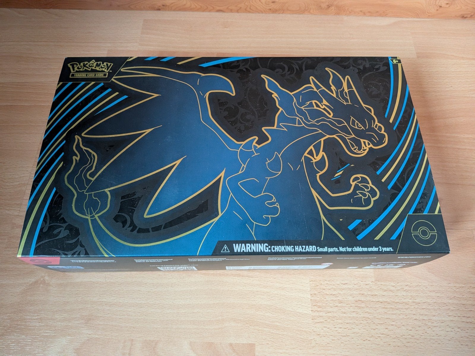 mega Charizard UPC accessoires deck box, sleeves, playmat..., Ophalen of Verzenden