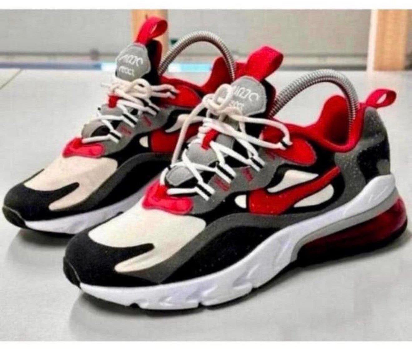 Baskets Nike Air Max 270 React GS taille 38,5 pour garçons, Vêtements | Hommes, Neuf, Enlèvement ou Envoi, Blanc, Baskets