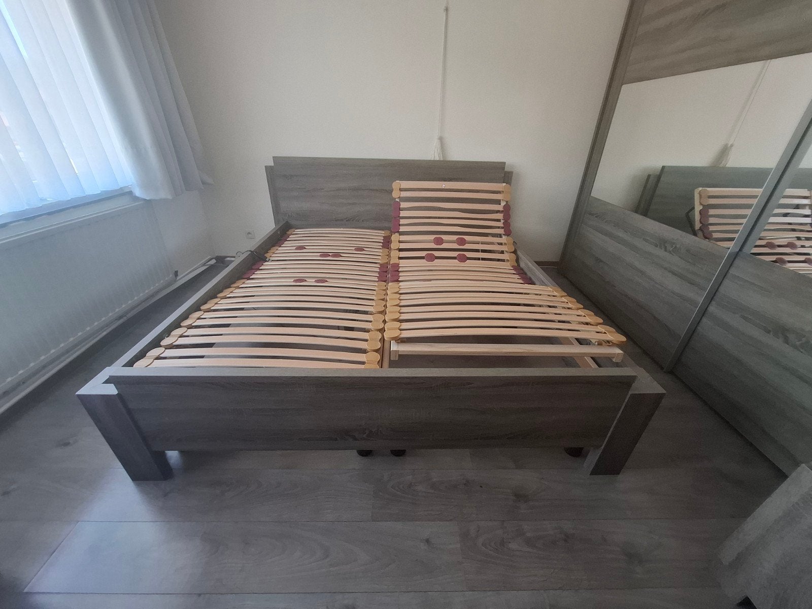 Te koop: 2-persoonsbed 180 x 210 cm – Zeer goede staat, Huis en Inrichting, Slaapkamer | Bedden, Ophalen, 210 cm
