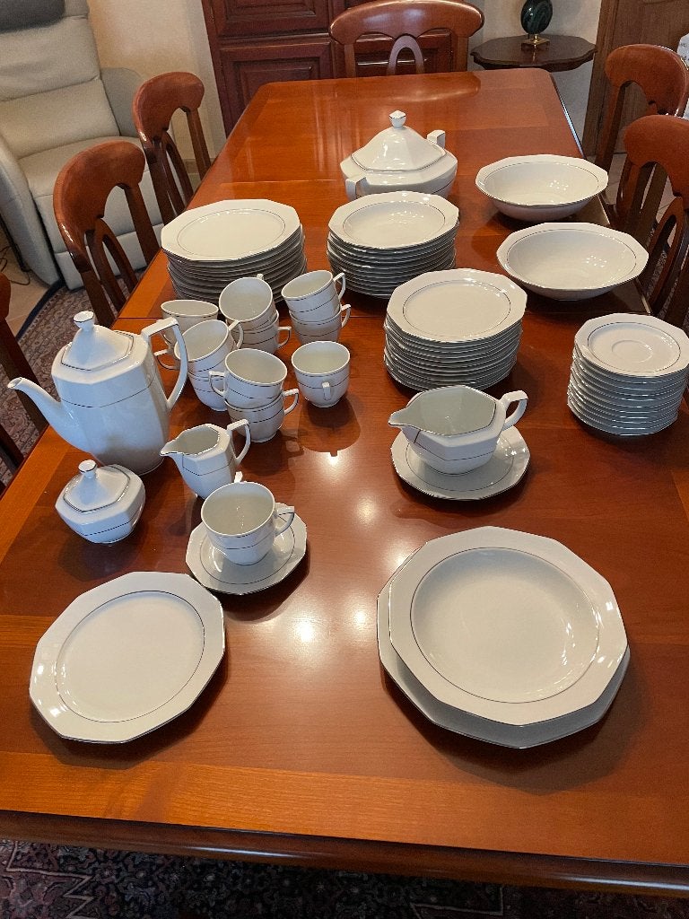 66 delig  servies, Huis en Inrichting, Ophalen, Overige merken, Klassiek, Zo goed als nieuw