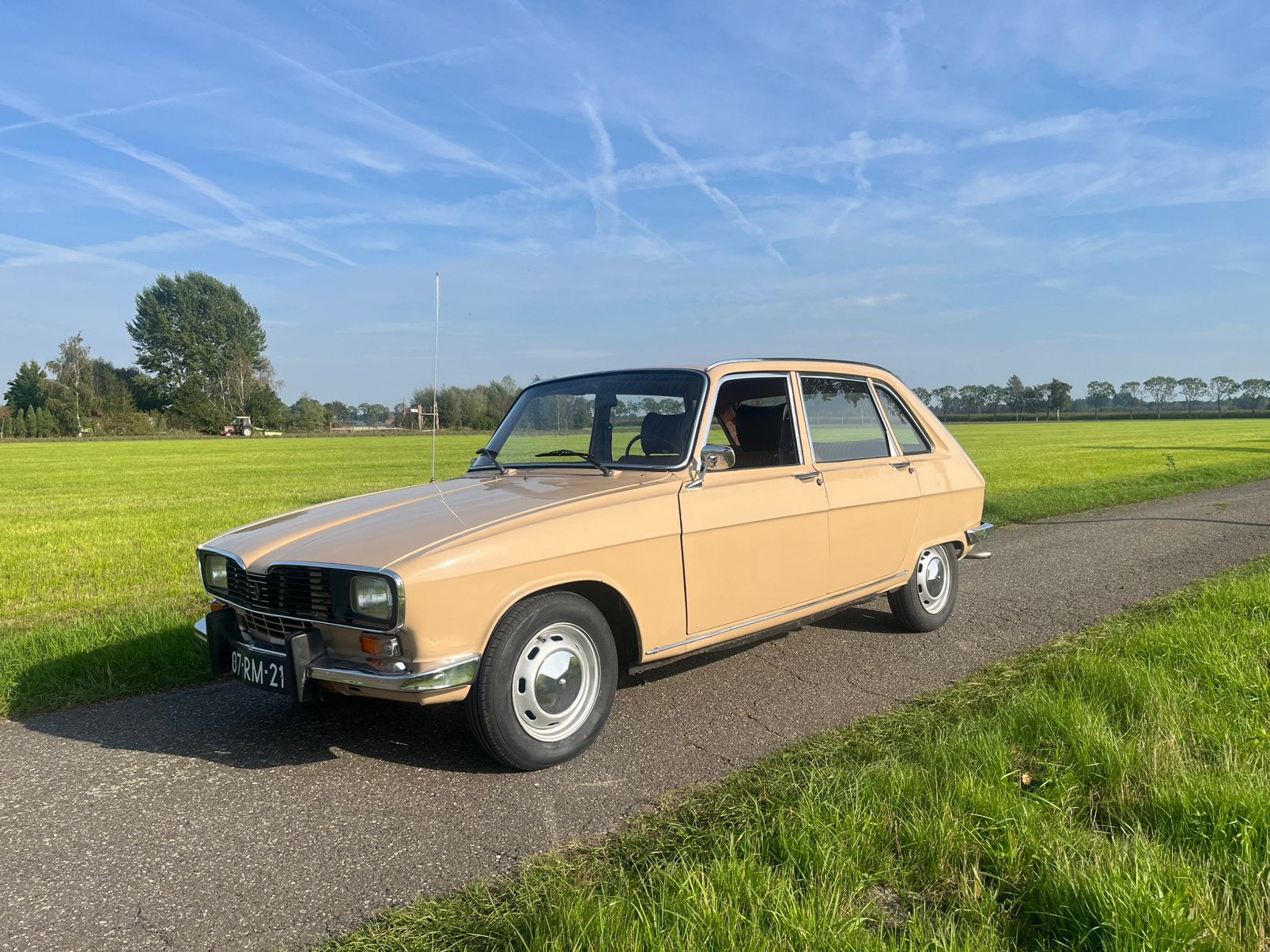 Oldtimer Renault 16 1.6 TL 1977 Beige (TX motor, 5bak), Voorwielaandrijving, Renault, Beige, Bruin