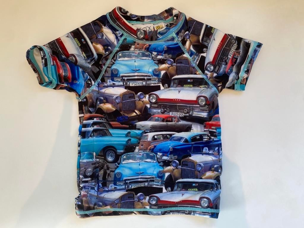 Zwemshirt met print oldtimers - maat 98/104, Kinderen en Baby's, Ophalen of Verzenden, Gebruikt, Jongen of Meisje, Sport- of Zwemkleding