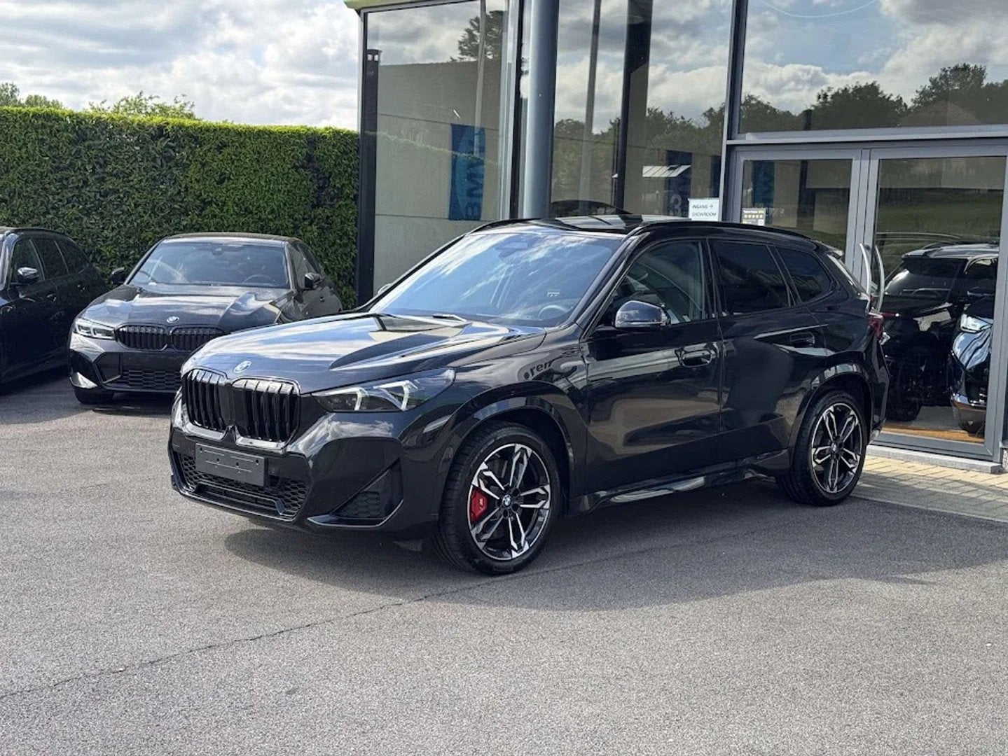 BMW X1 sDrive18i M Sport Pro / PANO / TREKHAAK / M SEAT / HU, Adaptive Cruise Control, Gebruikt, Zwart, Zwart