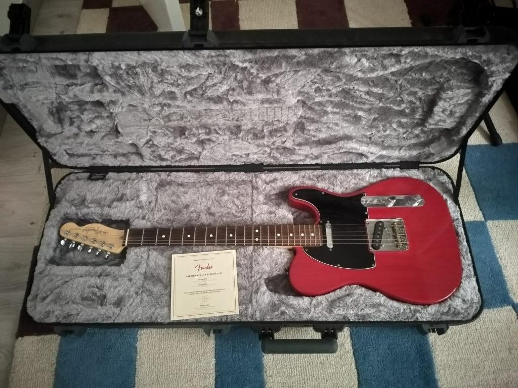 Fender American Pro Telecaster (2019) Crimson Red + Case, Enlèvement, Utilisé, Solid body, Fender