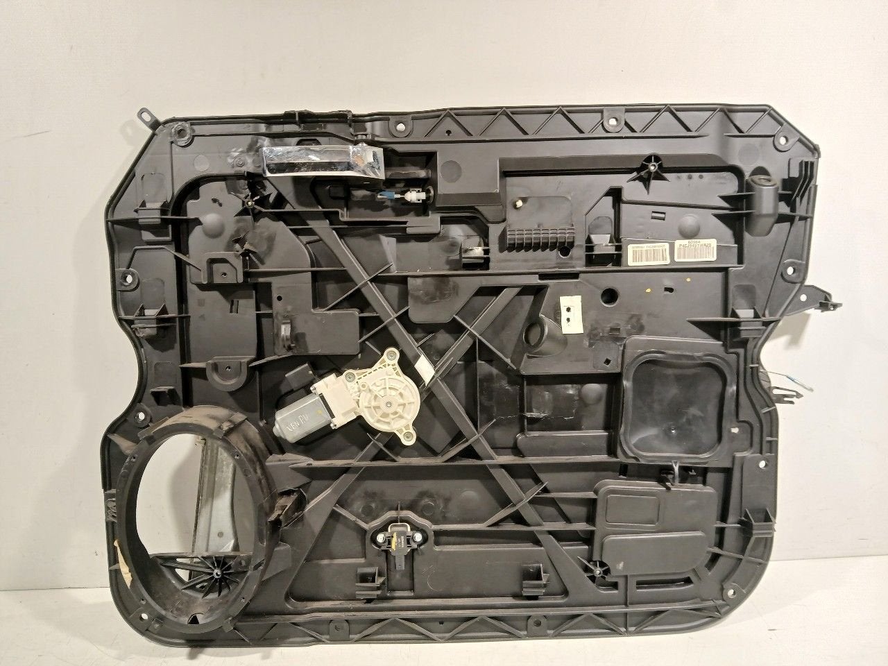 Raammechaniek elektrisch rechts voor Ram 1500, Onderdelen@venauto.nl, Van der Ven Autorecycling B.V., Ettenseweg 76, 4706 PB Roosendaal, The Netherlands