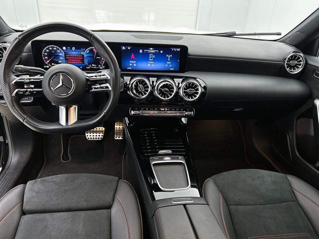 Mercedes-Benz A-klasse 250 e Berline AMG Line | Verwarmde Ze, Auto's, Stof, Gebruikt, 16 kWh, Zwart