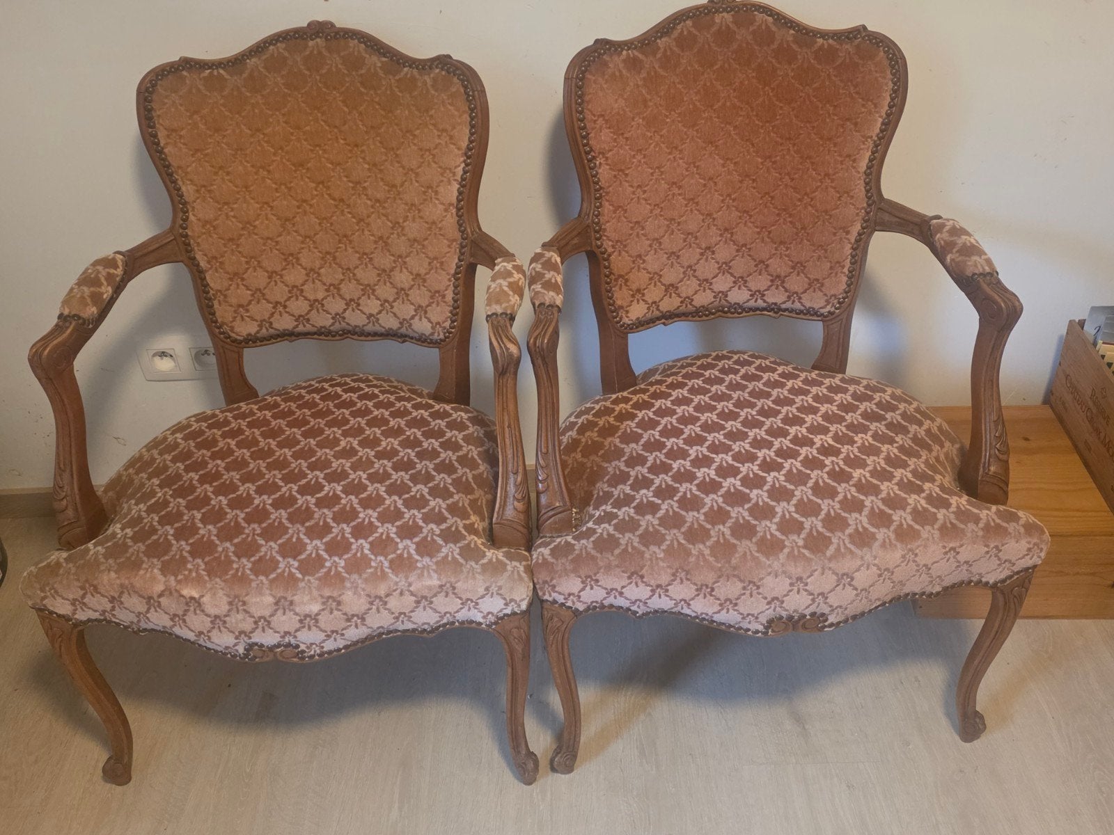 2 antieke stoelen, Ophalen