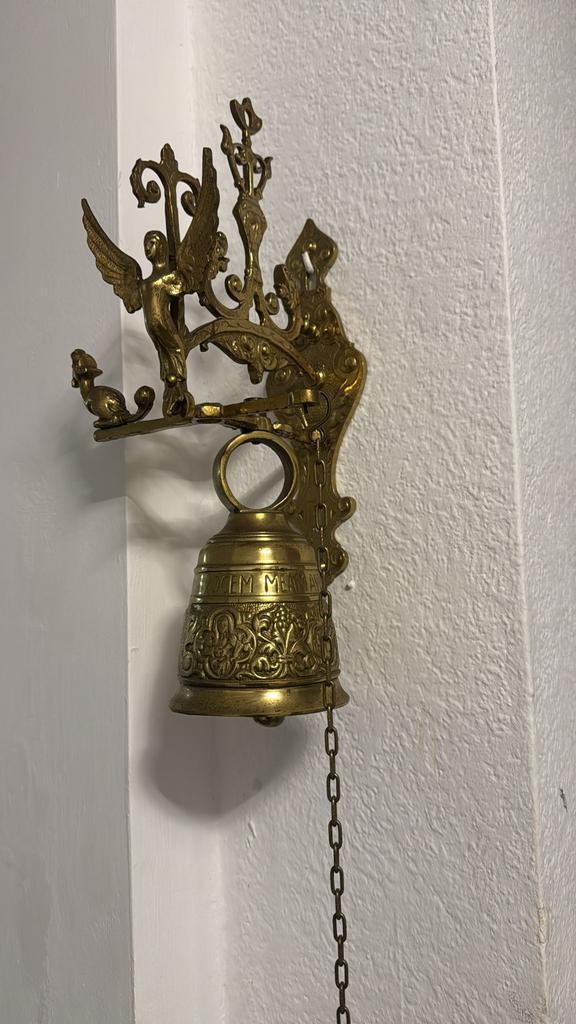 Antieke messing kloosterbel met engel, Maison & Meubles, Sonnettes, Comme neuf, Enlèvement
