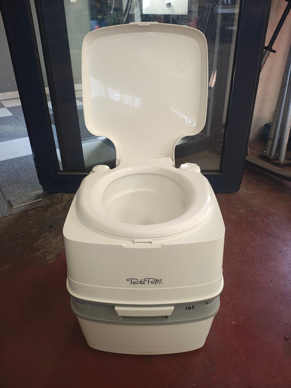 Porta Potti 165, Ophalen