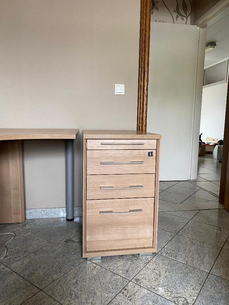 Bureau combinatie (2 kasten, 3 ladeblokken en 2 bureau’s), Ophalen, Zo goed als nieuw