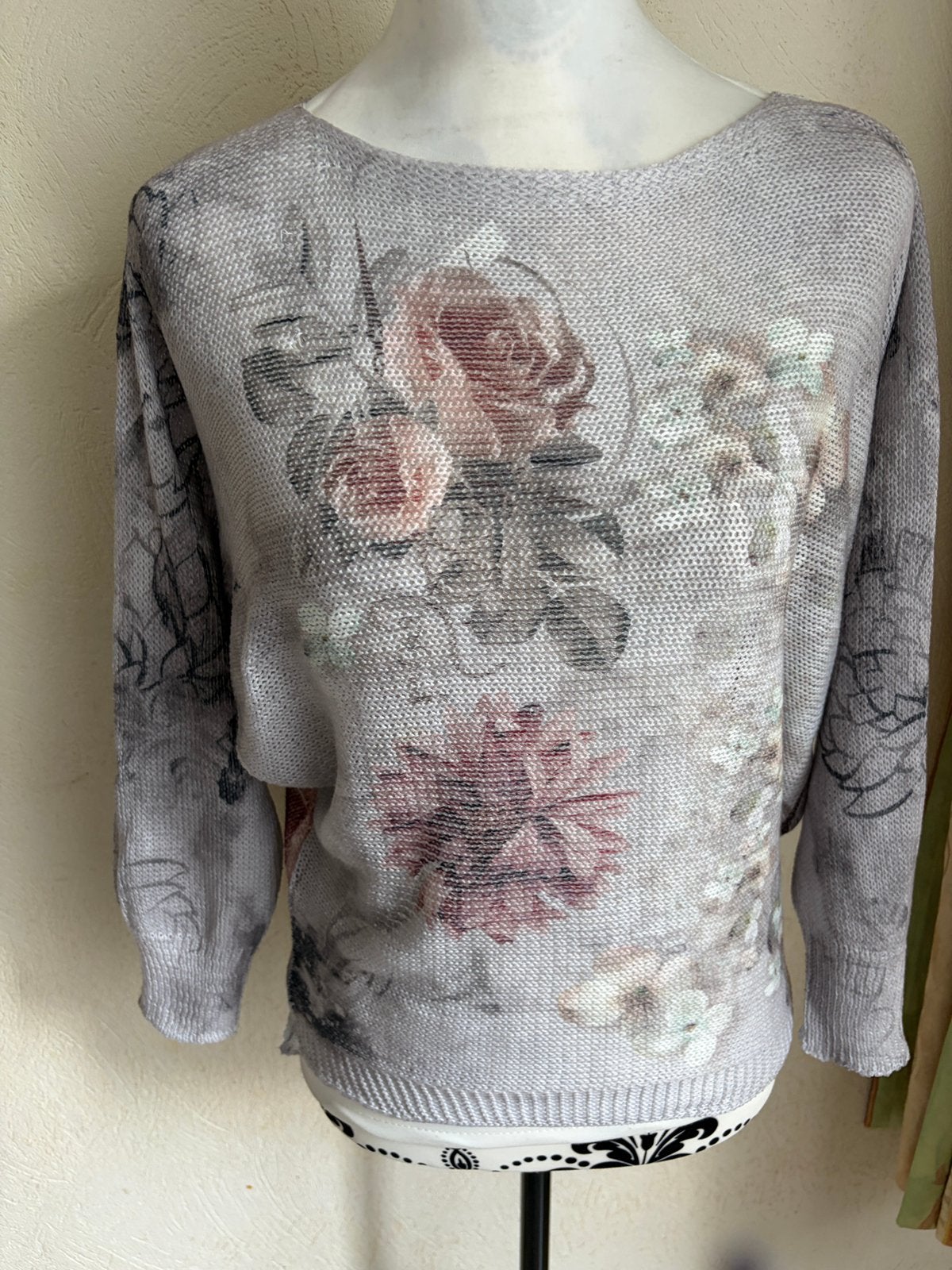 Pull léger fluide Manches chauve-souris Taille unique M-L, Vêtements | Femmes, Enlèvement ou Envoi, Comme neuf