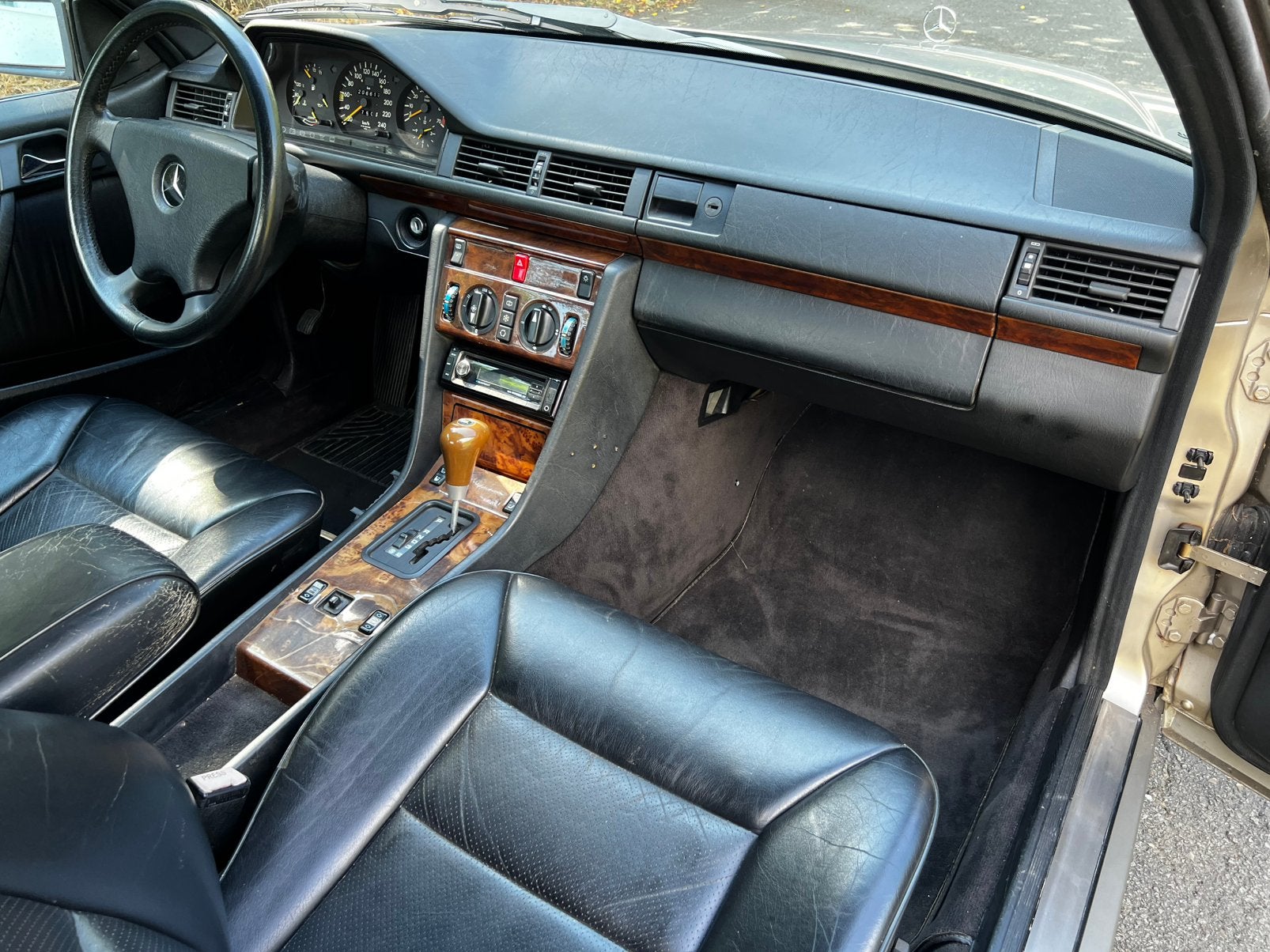 Oldtimer Mercedes W124 300CE coupé 6 cilinder automaat, foto 7