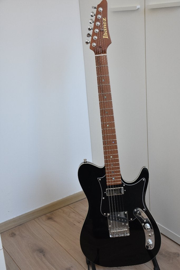 IBANEZ Prestige AZS2209B-BK en parfait état, Musique & Instruments, Enlèvement, Comme neuf, Solid body, Ibanez