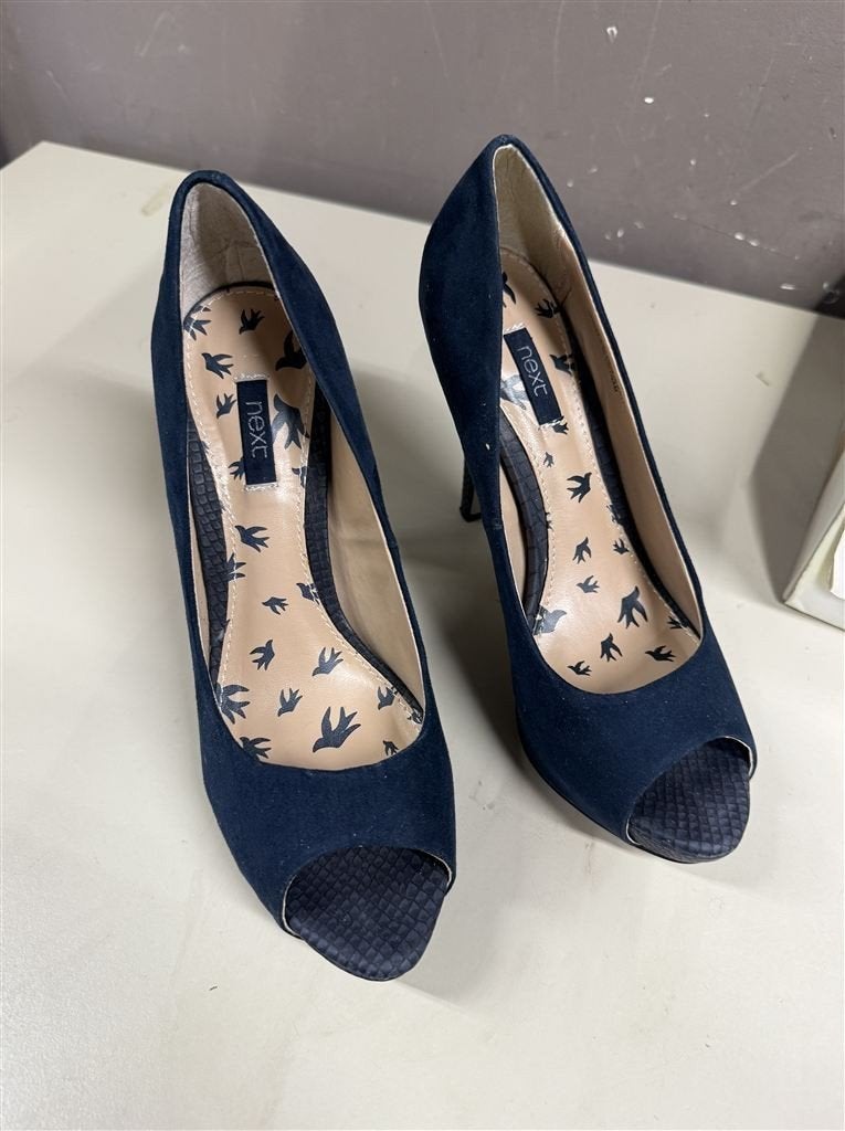 Dames Next marineblauwe suede peep toe schoenen met hakhoogt, Ophalen of Verzenden, Zo goed als nieuw