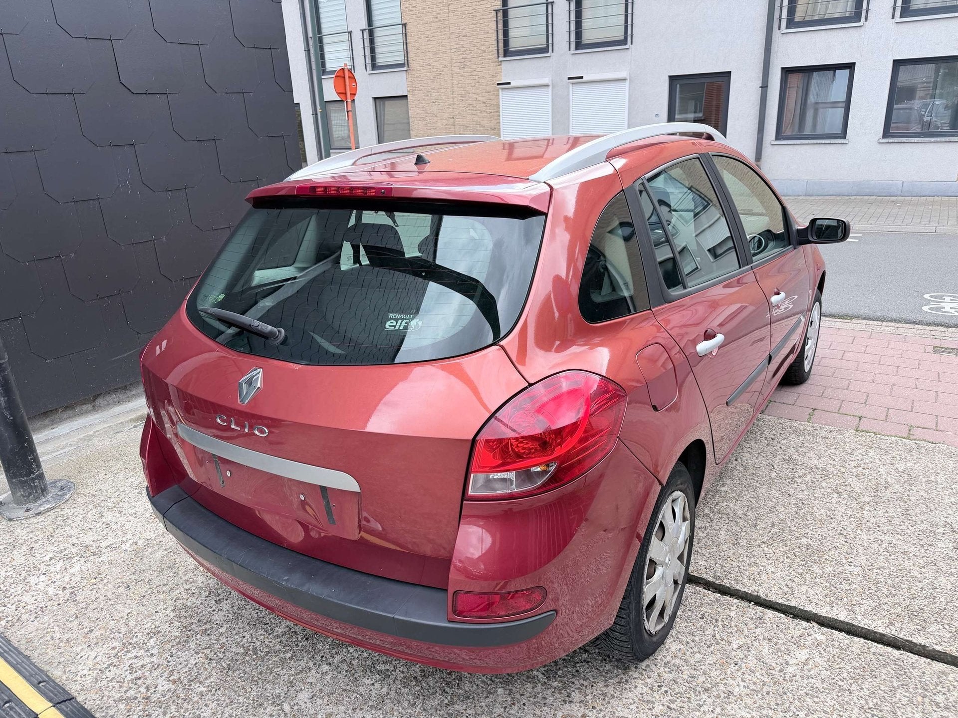 Renault Clio 1.2 I EDITION AUTHENIQUE AIRCO, Auto's, Dealer onderhouden, Stof, Zwart, 4 cilinders