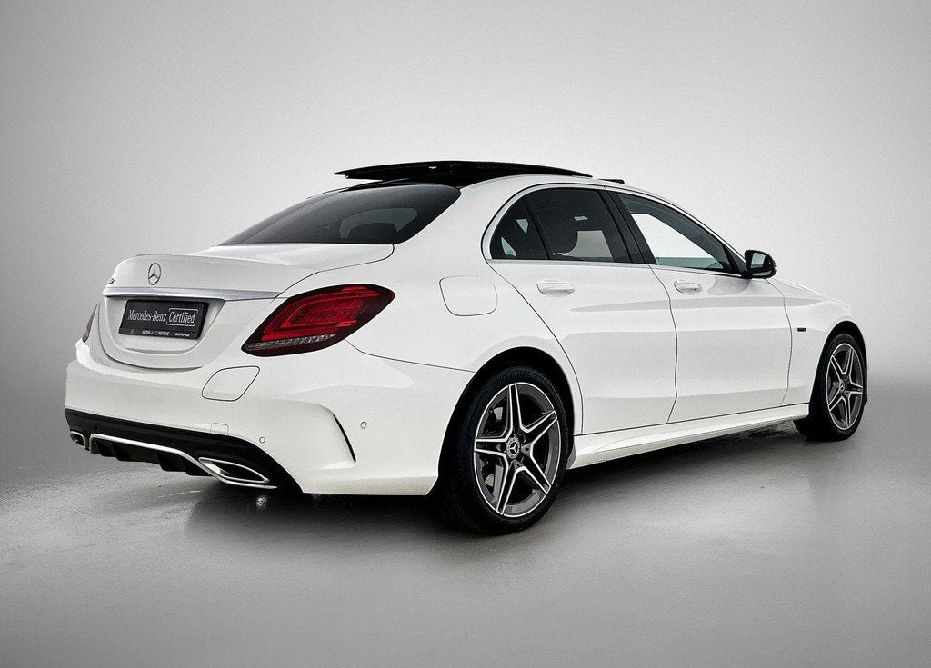 Mercedes-Benz C-Klasse 300 e Berline AMG Line | Panoramisch, Auto's, Automaat, 4 deurs, 4 cilinders, Wit