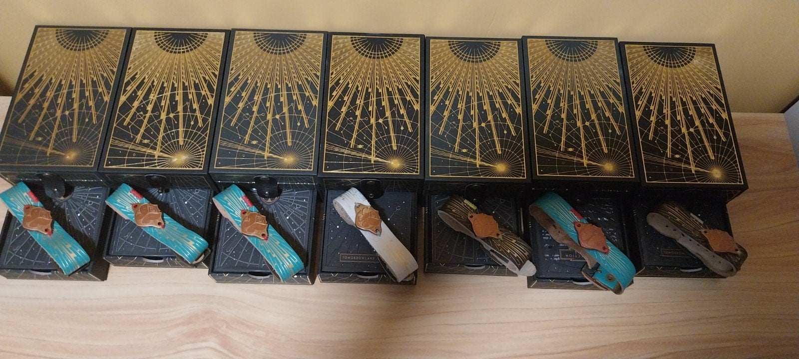 Tomorrowland Treasure Cases, Enlèvement, Neuf