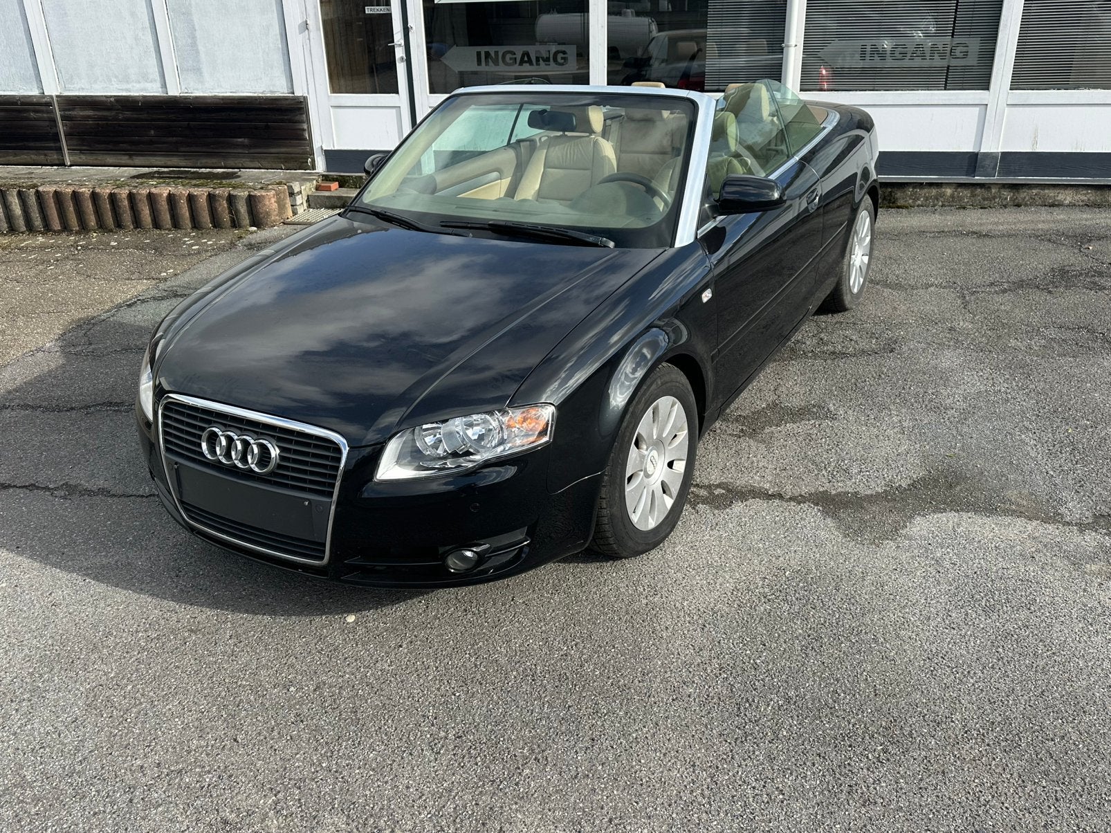 Audi a4 cabrio 2007 1.8t  56.000km GOED lezen Automaat goed, Auto's, Beige, Cabriolet, A4, Zwart