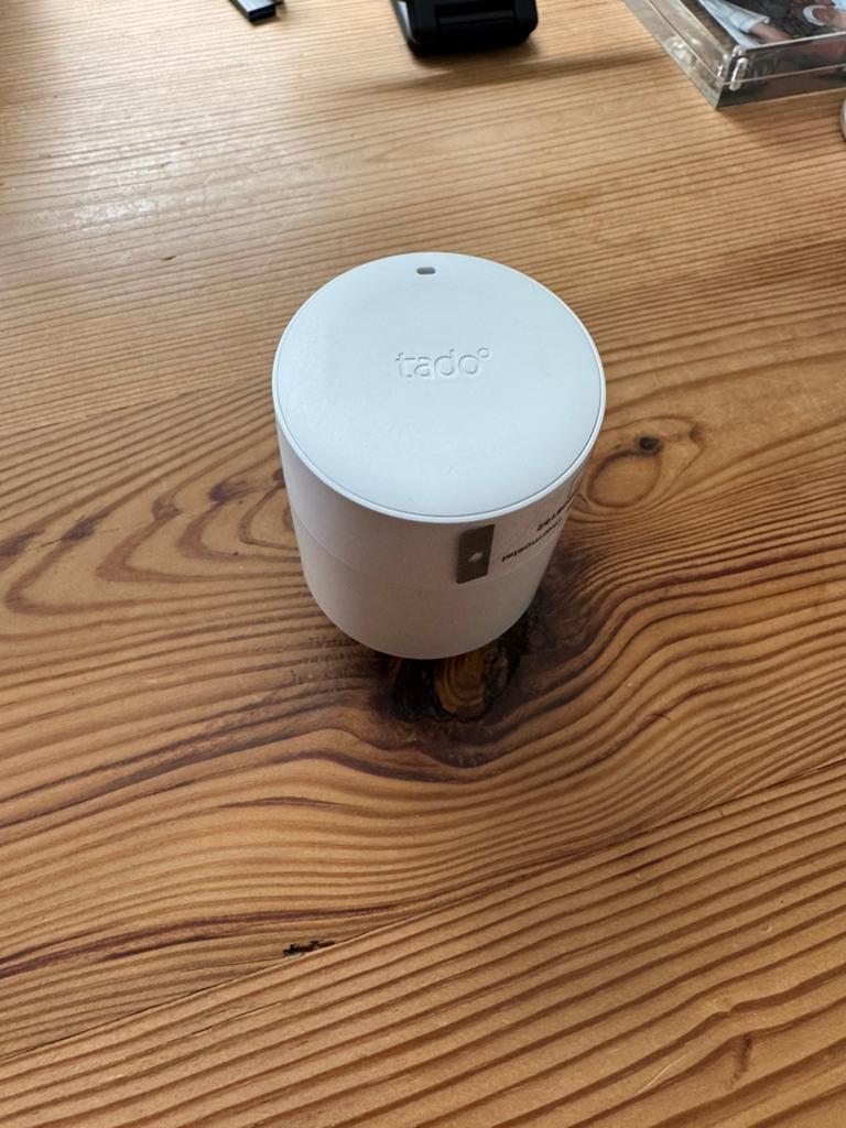 2 slimme Tado V3+ radiatorknoppen (bieden vanaf 20 euro), Doe-het-zelf en Bouw, Thermostaten, Ophalen, Zo goed als nieuw