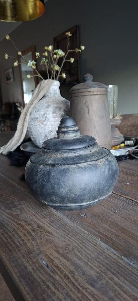 Oude Pors pot met deksel, Huis en Inrichting, Woonaccessoires | Overige, Nieuw, Steen/keramiek, Zwart, Landelijk, Ophalen of Verzenden