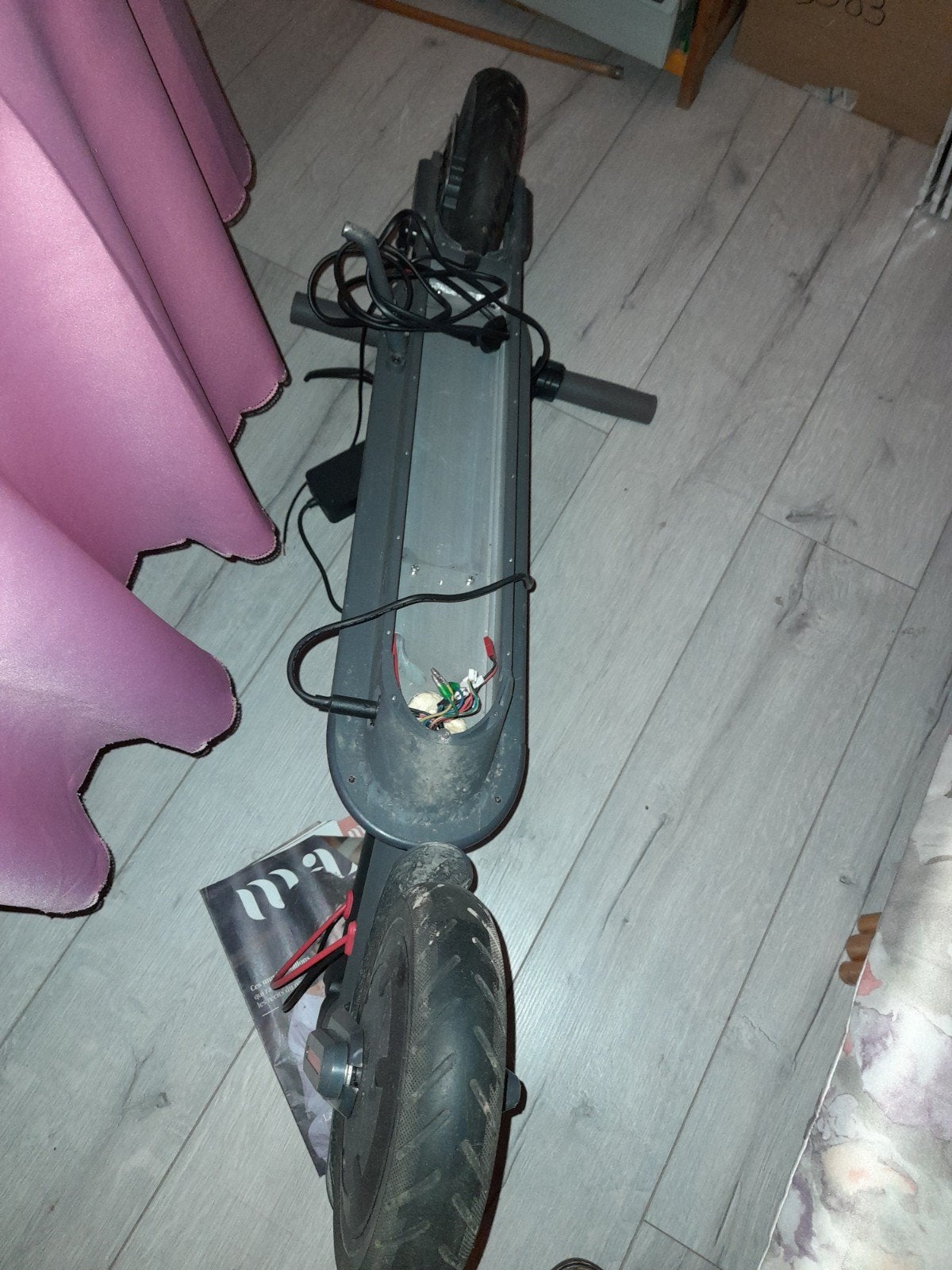 trotinette electrique +chargeur +batterie hs  70 euro, Vélos & Vélomoteurs, Enlèvement, Utilisé