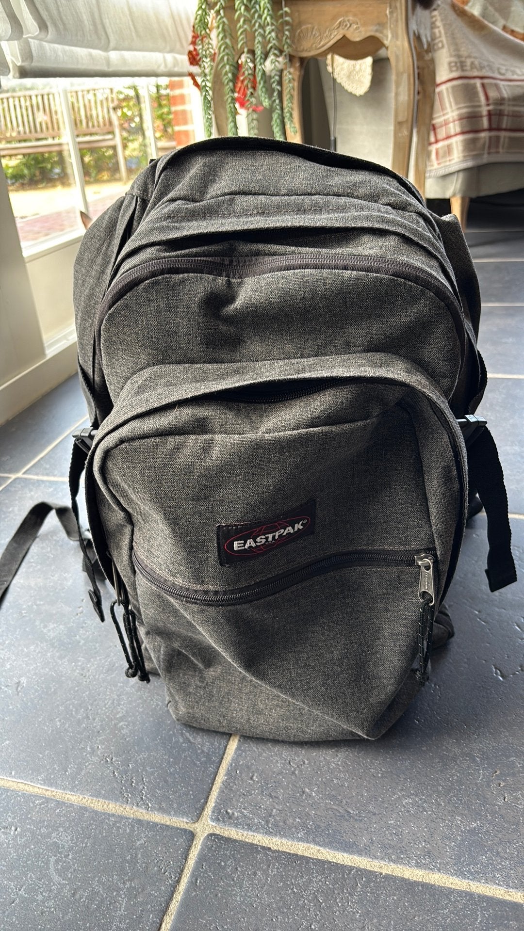 Eastpak rugzak, donkergrijs, Handtassen en Accessoires, Tassen | Schooltassen, Ophalen, Rugtas, 40 tot 50 cm, Zo goed als nieuw