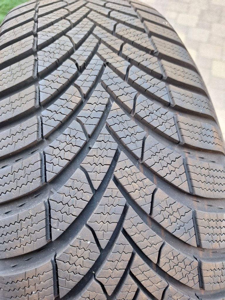 winterbanden, Semperit Speed-Grip 5,  215/55 R17 VXL, Auto-onderdelen, Banden en Velgen, Ophalen, 17 inch, Winterbanden, Band(en)