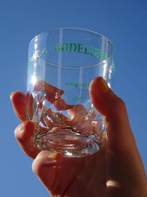 Glas zuster Godelieve wijn, Ophalen, Nieuw