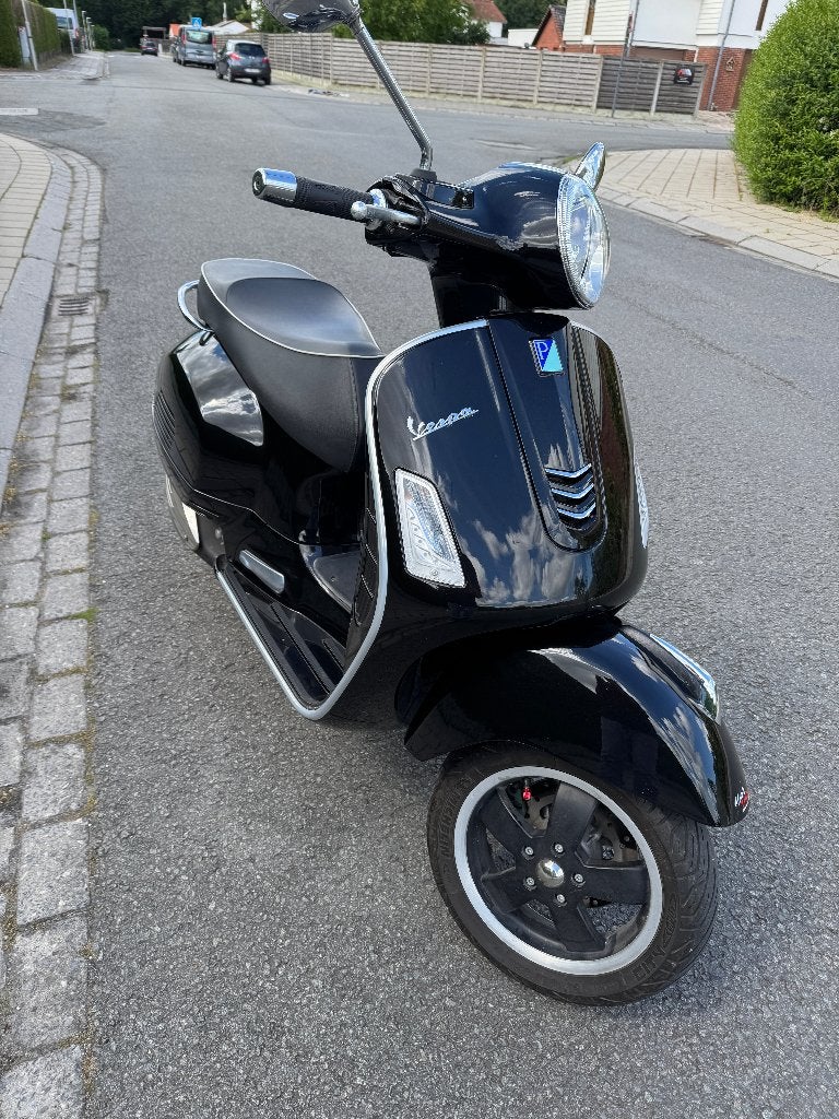 Vespa 250cc - 2016- zwart - 6055km - Topstaat, 244 cm³, Scooter, Occasion, Jusqu'à 11 kW