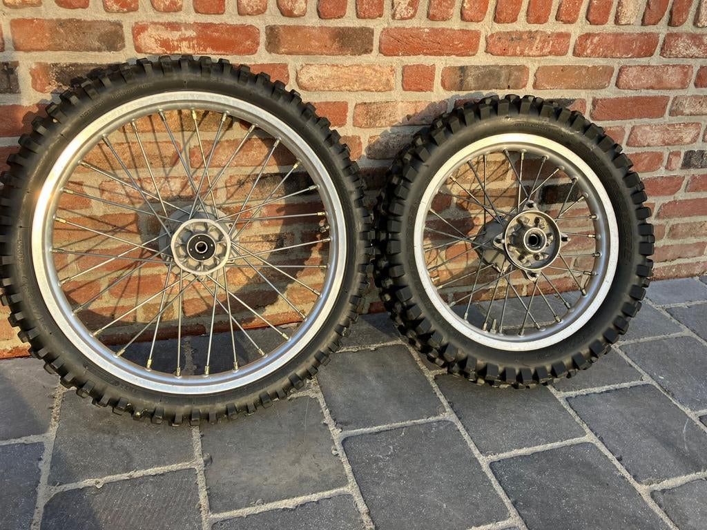 Kleine wielen KX 85, Motoren, Ophalen