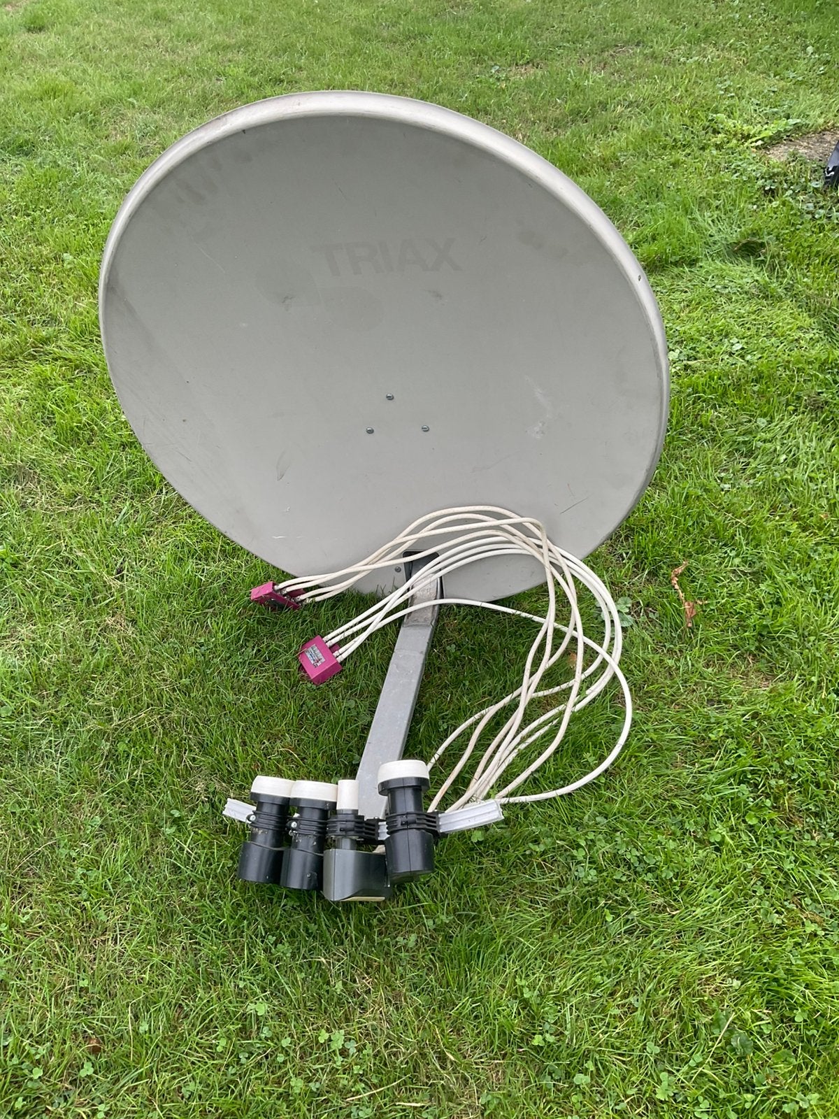 Antenne parabolique à 4 tasses, Enlèvement, Comme neuf