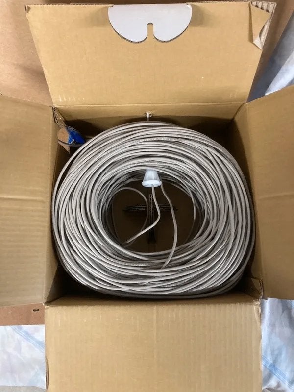 Bobine de 266 mètres de cable réseau u/utp cat5.E, Enlèvement ou Envoi, Neuf