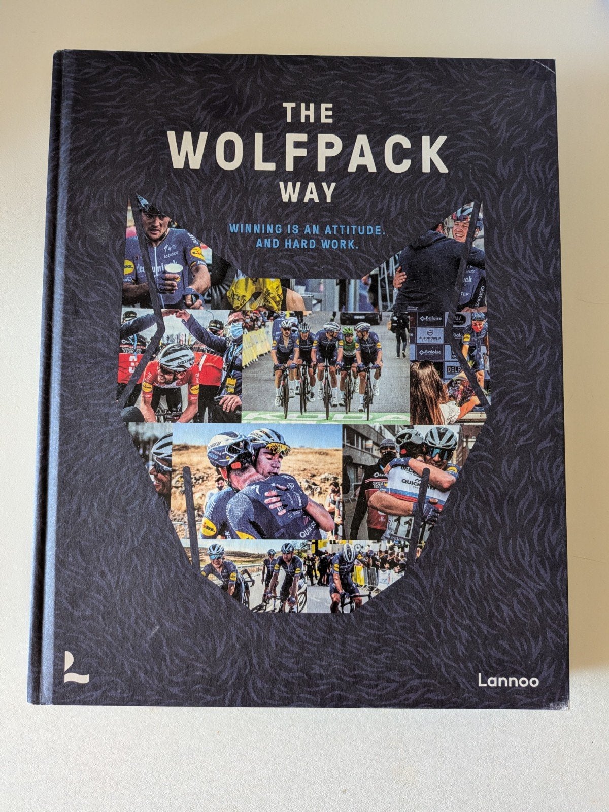 GESIGNEERDE The Wolfpack Way (Quickstep), Enlèvement