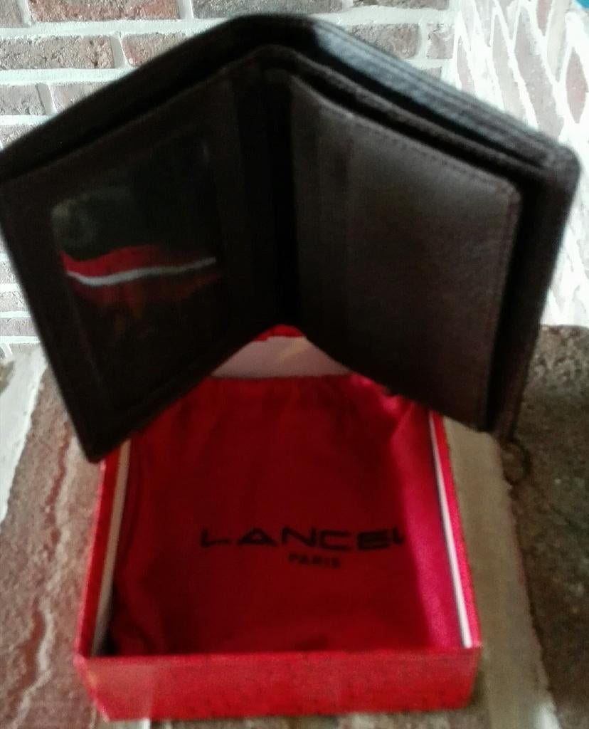 Portefeuille Lancel, Enlèvement