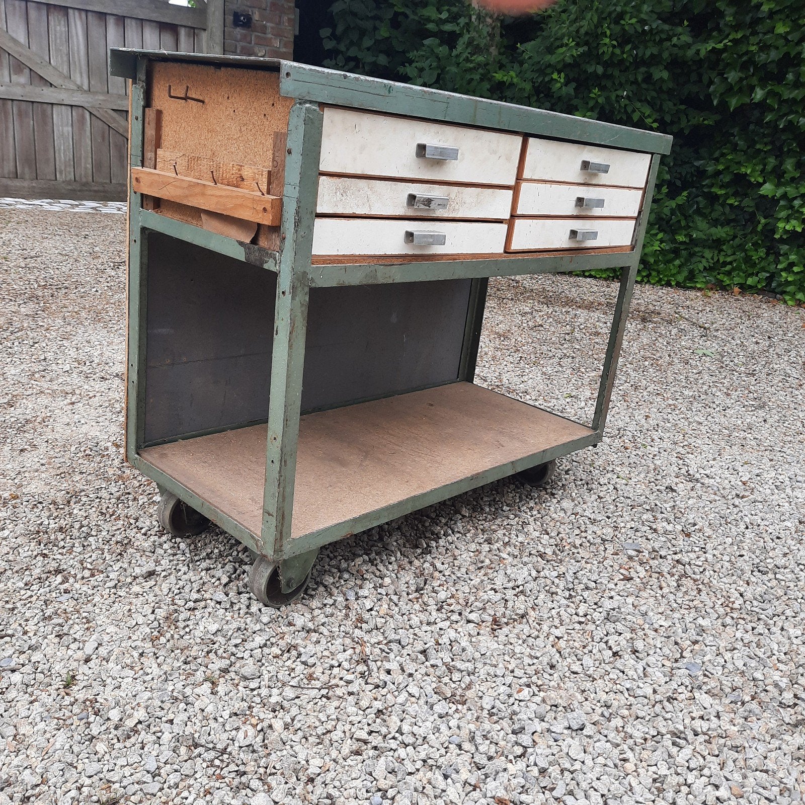 Etabli en métal/armoire de rangement., Bricolage & Construction, Établis, Enlèvement