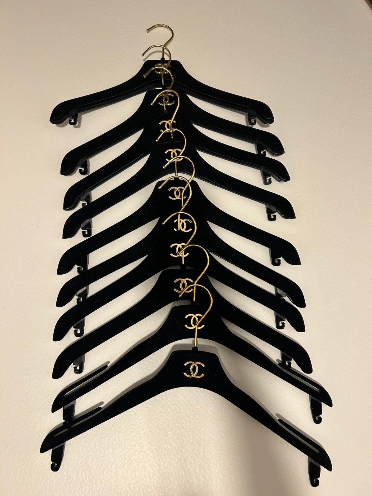 10x Chanel kleerhangers 150€, Vêtements | Femmes, Enlèvement, Comme neuf