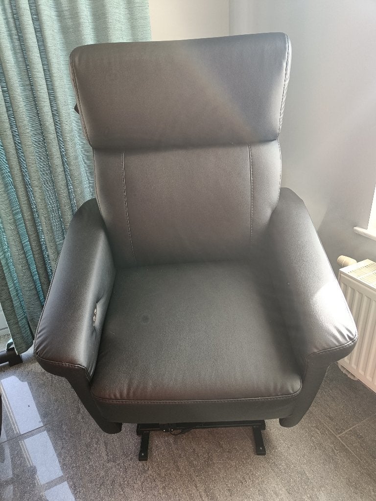elektrische relaxzetel, Ophalen, Zo goed als nieuw, Kunststof, Elegante zetel gekocht bij "GOED" thuiszorgwinkel