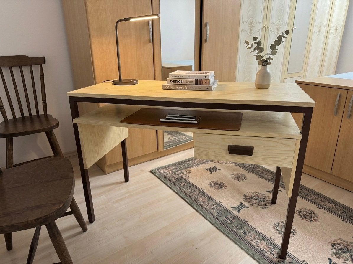 Stijlvol Bureau met Lade - Ideale Werk- en Computertafel, Modern, Ophalen, Zo goed als nieuw, Hout