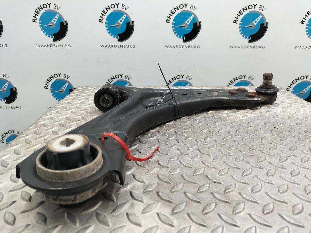 FORD FOCUS VIGNALE DRAAGARM ONDER RV 2021, Ophalen of Verzenden, Gebruikt, Stiba lid