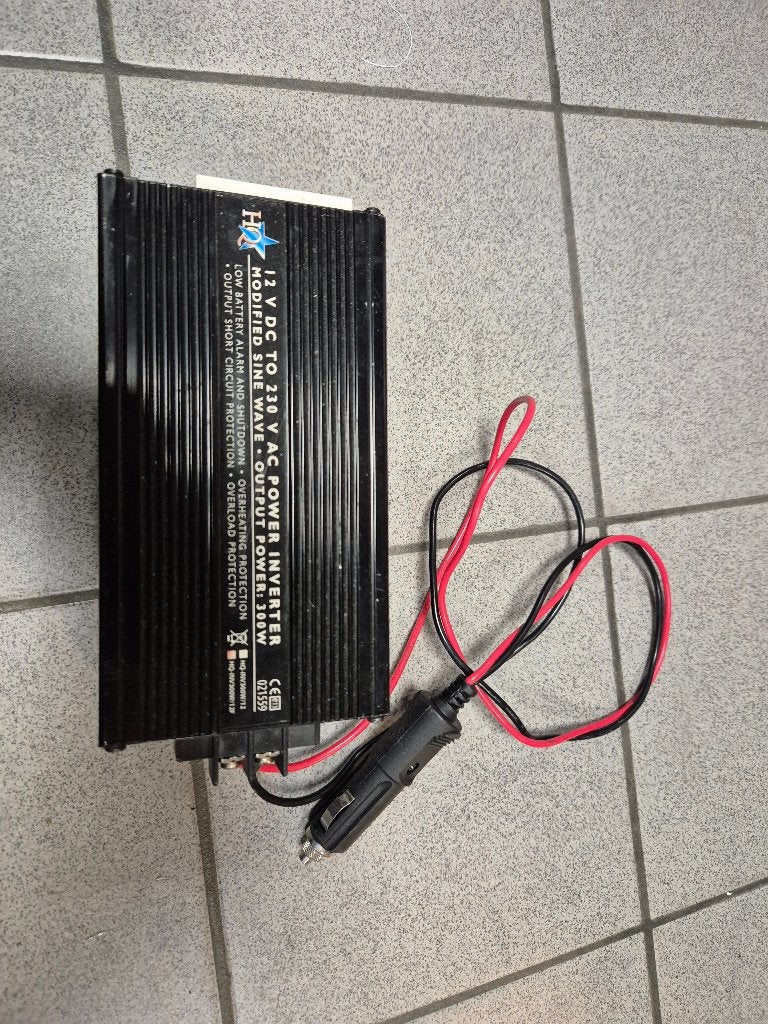 omvormer 12 volt naar 230 V - 300 watt, Ophalen of Verzenden, Zo goed als nieuw