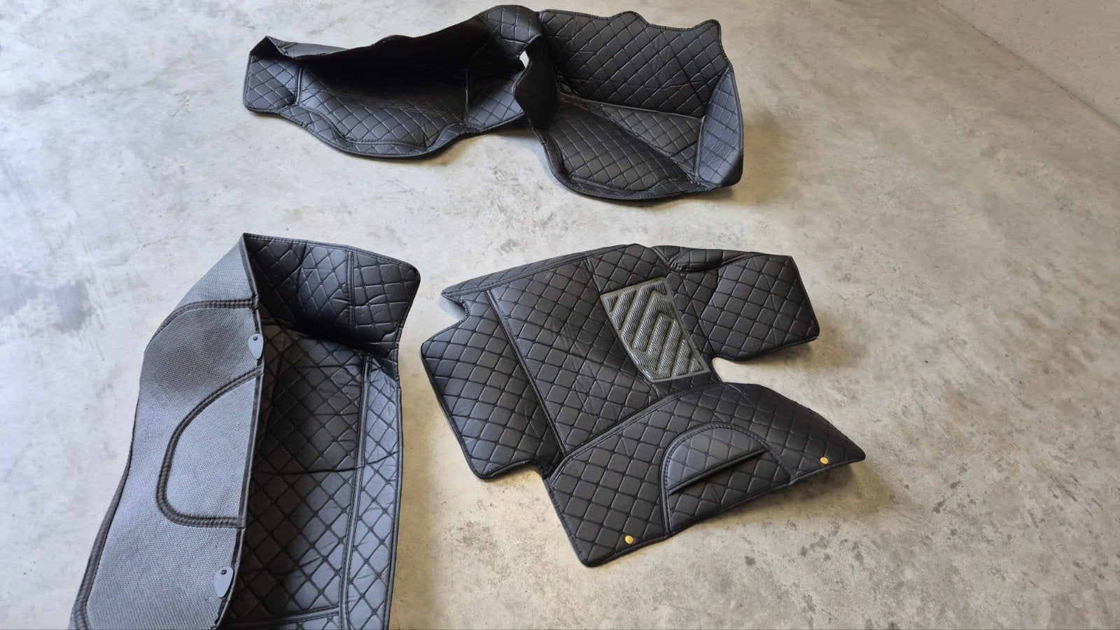 set zwarte luxe tapijten e30, Ophalen