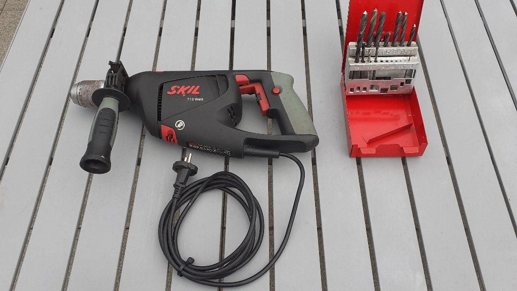 Boormachine  (draai-klop) Skil 710 Watt., Variabele snelheid, Ophalen, Boormachine, Gebruikt