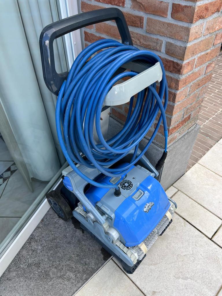 Robot de piscine Dolphin Supreme M400 neuf prix 1300€, Jardin & Terrasse, Enlèvement, Comme neuf