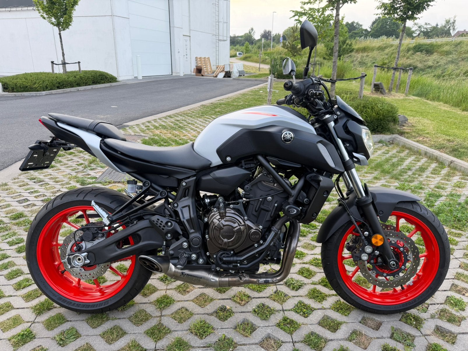 YAMAHA MT 07  * 2021 * 6.500 km * AKRAPOVIC, Motos, ABS, Permis Moto A, Occasion, Plus de 35 kW