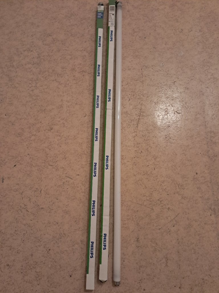 Deux (2) Tubes fluorescents à haut rendement lumineux- 120cm, Enlèvement, Comme neuf, Philips, Ampoule